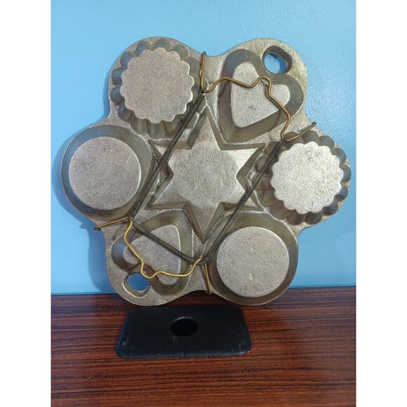 Vintage Cast Aluminum Baking Mold 9” X 8” Hanging Star Hearts Circles - Picture 9 of 15